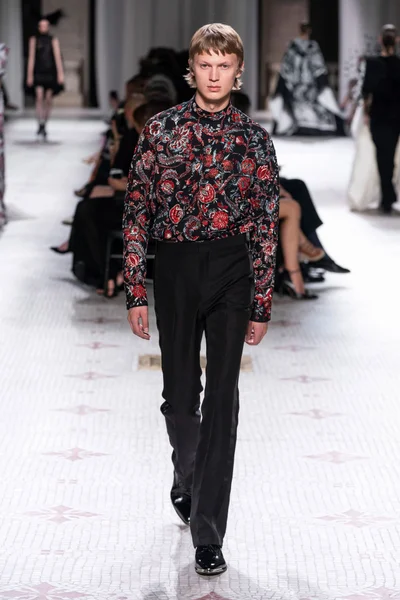 Look 44